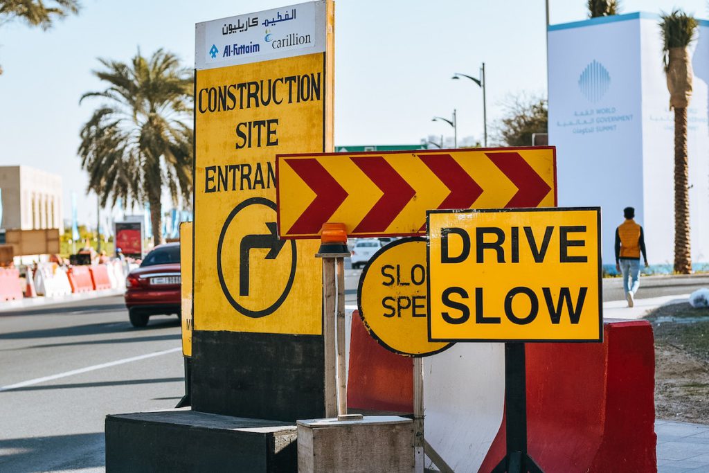 How Do Signage Manage Traffic Issues?